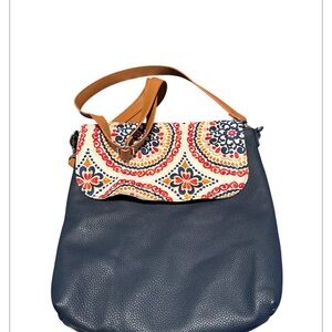 Thirty-One Navy / Sunset Medallion Pattern on the Flap Pattern Shoulder Bag